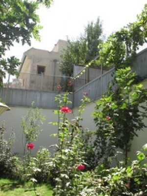 The beautiful garden of the house Julia Paul stayed in - but despite ...