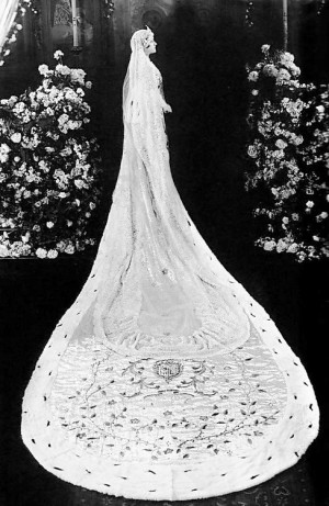 ... Swanson in her wedding dress for Her Love Story ( Allan Dwan, 1924