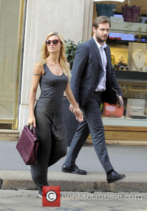 michelle hunziker tomaso trussardi michelle hunziker shopping in