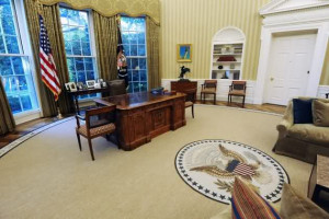 Obama wrongly attributes quotes on his new Oval Office rug to