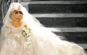 Miss Piggy is preparing to become Queen of Scotland in the event of ...