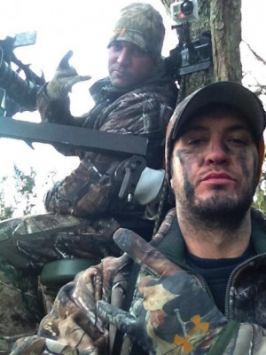 Jason Aldean And Luke Bryan Wallpaper Here are their hunting pics.