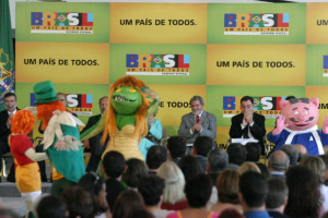 Brasília O Presidente Luiz Inácio Lula Da Silva Com Personagens Do ...