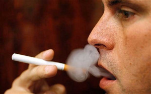 ... health experts are sharply divided about e‑cigarettes Photo: ALAMY