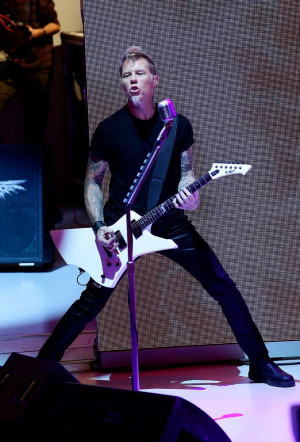 James-james-hetfield-32486270-678-1000.jpg