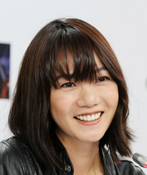 Bae Doona (Seul, 11 ottobre 1979) è un'attrice, modella e fotografa ...