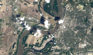 MEMPHIS:The Mississippi River Crest: Before and After
