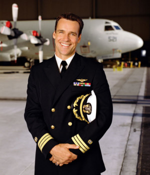 Scorpion David James Elliott l 39 ex h ros de JAG d barque dans la