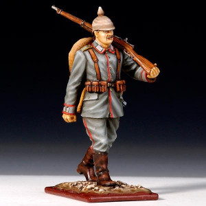 German Infantryman, Marching w/Rifle (1914)