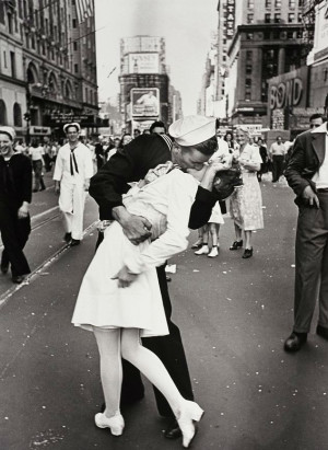 The Kiss worldwide famous picture taken with the Leica IIIa Number ...