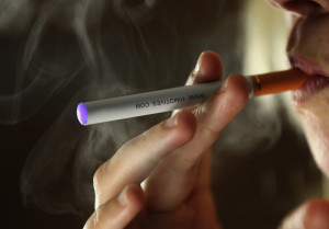 Sigaretta elettronica: rischi e benefici a confronto
