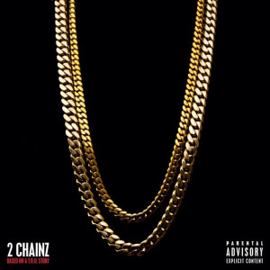 Now this is just great. 2 Chainz shows off his 2 chains on the simple ...