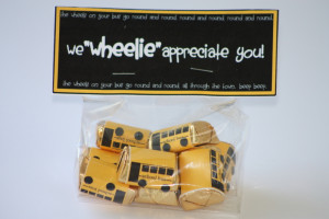 Um, could these little bus candy bars be any cuter? I’m seriously ...