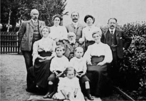 Eric Liddell Family Photo... 1907, Dryden, England