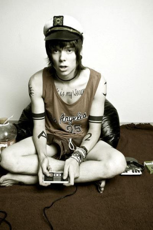 Nevershoutnever! Christofer Drew (L)