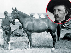 Le général George Armstrong Custer en médaillon. (Google.ca)