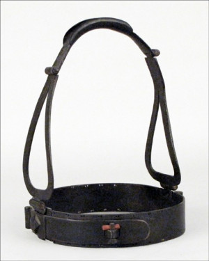 882238: 18TH CENTURY WROUGHT IRON CHASTITY BELT.