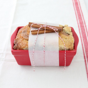 Christmas gift idea with easy cinnamon bread recipe Holiday, Christmas ...