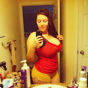 Girls with Killer Curves (35 pics)