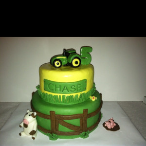 John Deere tractor cake! this would be easy to make too.