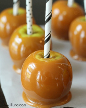 Perfect Caramel Apples -I will be making these for Halloween :)