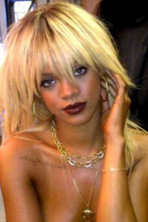 Celebrity naked photo scandals: Rihanna