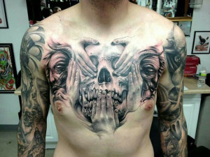 男人一款霸气十足的胸前骷髅纹身图案