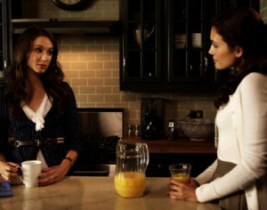 Spencer Hastings chats with older sister Melissa Hastings on Pretty ...