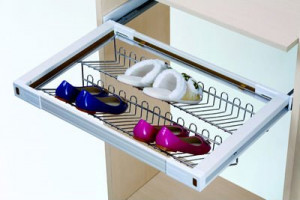 Adjustable_pull_out_shoes_rack.jpg