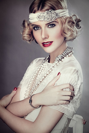 Go for a Gatsby -inspired 1920′s look by accenting your curled bob ...