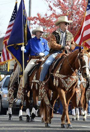 Oregon gov John Kitzhaber with Oregon mounted Governors guard