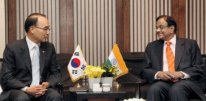Finance Minister P. Chidambaram and Bahk Jaewan, South Korean Minister ...
