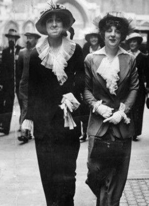 Lovers: Vita and Rosamund arriving in court