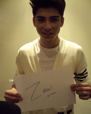 Here’s a picture of Zayn holding up a paper zaying his name lol Just