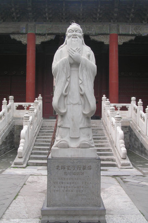 Confucius_Statue_at_the_Confucius_Temple.jpg