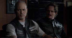 saxonysnow:Happy & Tig - SOA S5E01 - screen cap