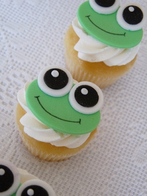 Frog fondant cupcakes
