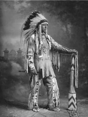 Blackfeet-Blackfoot-Indians-chief-dress-cloths.jpg