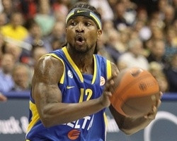 Dee Brown Wins Bob Cousy Award