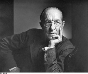 Duncan Campbell Scott. Photo by Yousuf Karsh, courtesy of the Library ...