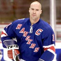 Thread: Classify hockey player Mark Messier