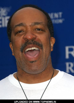 Robert Gossett Plays Mander...