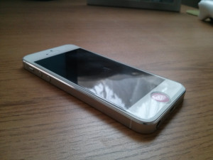Broken Iphone 5 Screen White