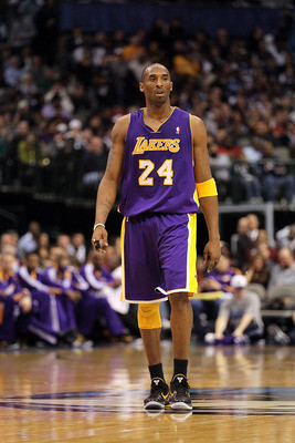 DALLAS, TX - JANUARY 19: Kobe Bryant #24 of the Los Angeles Lakers at ...