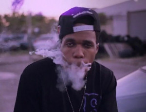 August Alsina Smoking Weed Hit that by august alsina