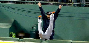 Torii Hunter gave it everything he had trying to catch David Ortiz's ...