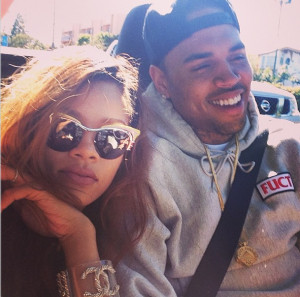 Rihanna Posts Chris Brown Photo Amid Split Rumors (PICS)