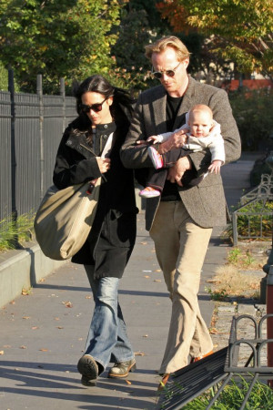 Jennifer Connelly and Paul Bettany with 5-month-old daughter Agnes ...