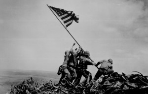 GI's raising the American flag on top of Mount Suribachi. Iwo Jima ...