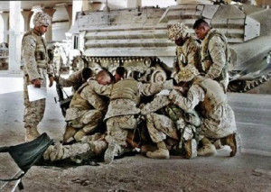 ... -Videos/American-Patriotic/Memorial_Day/US_Soldiers_Pray-01.jpg